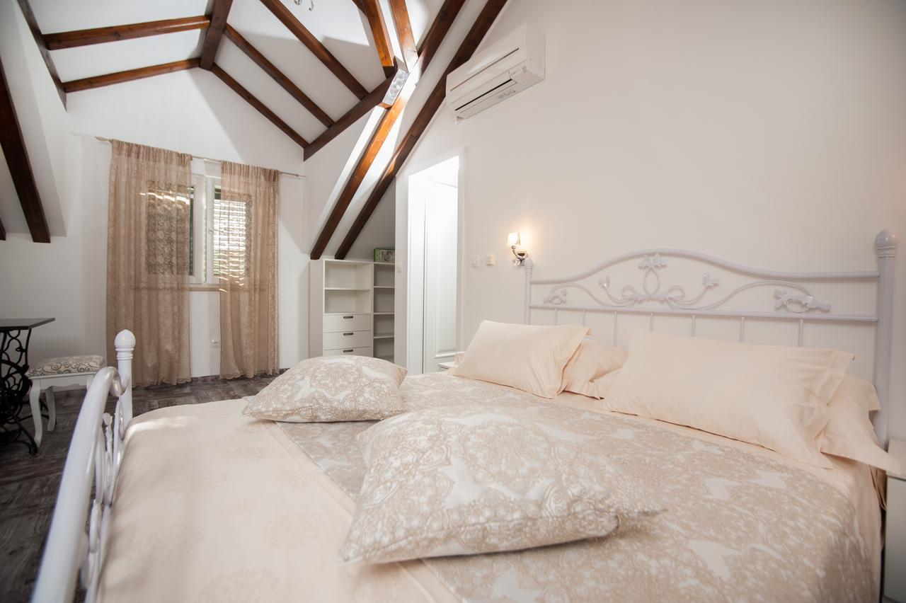 Luxury Villa Kate - In Lucice Bay With Turquoise Sea, Amazing Seaviews, And Heated Pool Milna  Exterior foto
