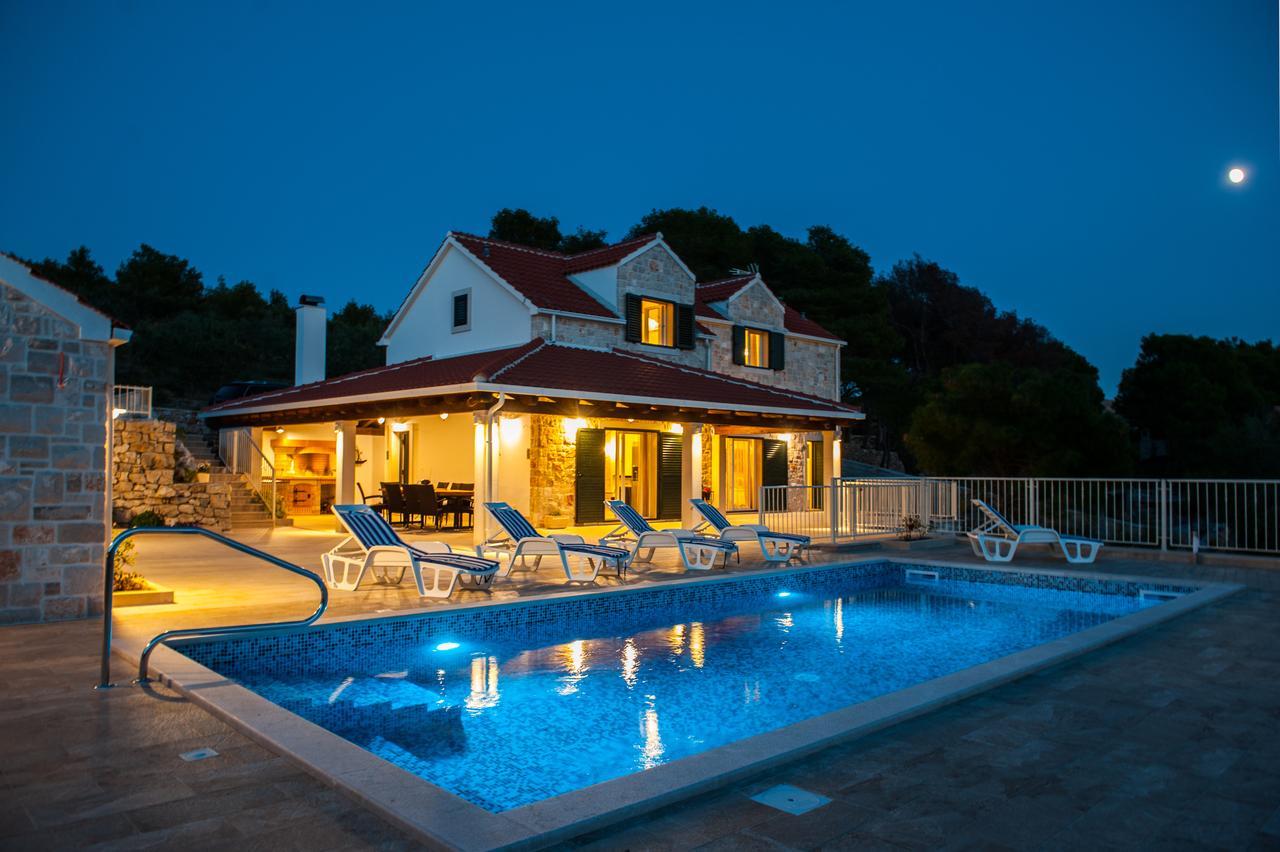 Luxury Villa Kate - In Lucice Bay With Turquoise Sea, Amazing Seaviews, And Heated Pool Milna  Exterior foto
