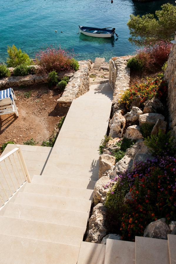 Luxury Villa Kate - In Lucice Bay With Turquoise Sea, Amazing Seaviews, And Heated Pool Milna  Exterior foto