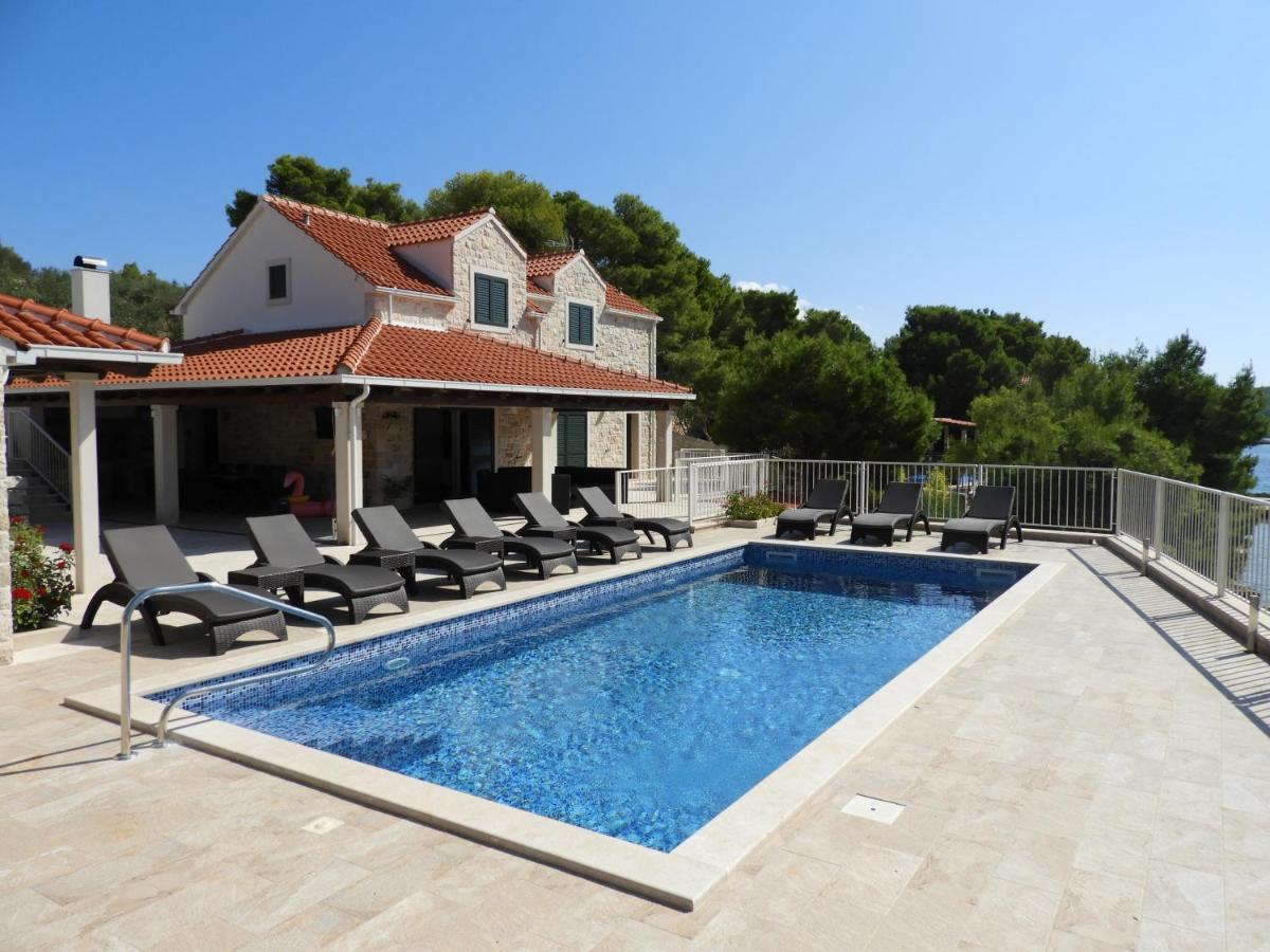 Luxury Villa Kate - In Lucice Bay With Turquoise Sea, Amazing Seaviews, And Heated Pool Milna  Exterior foto